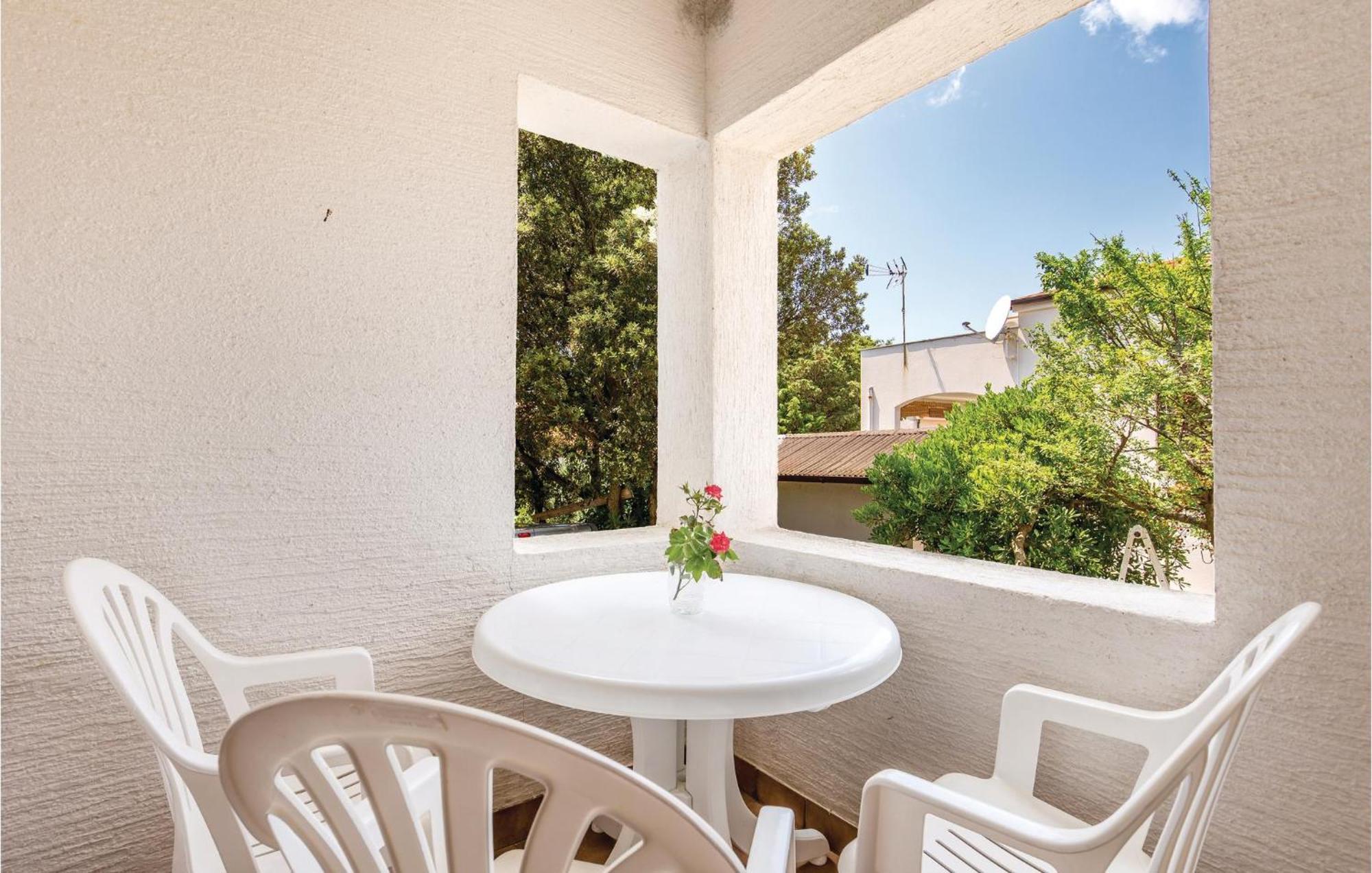 Gorgeous Apartment In Mandre With Kitchen Exteriör bild