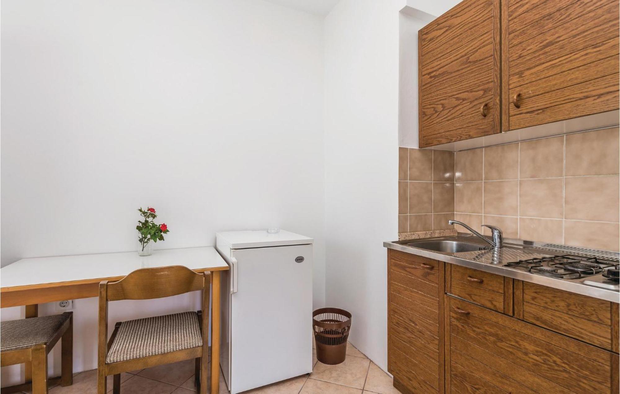 Gorgeous Apartment In Mandre With Kitchen Exteriör bild
